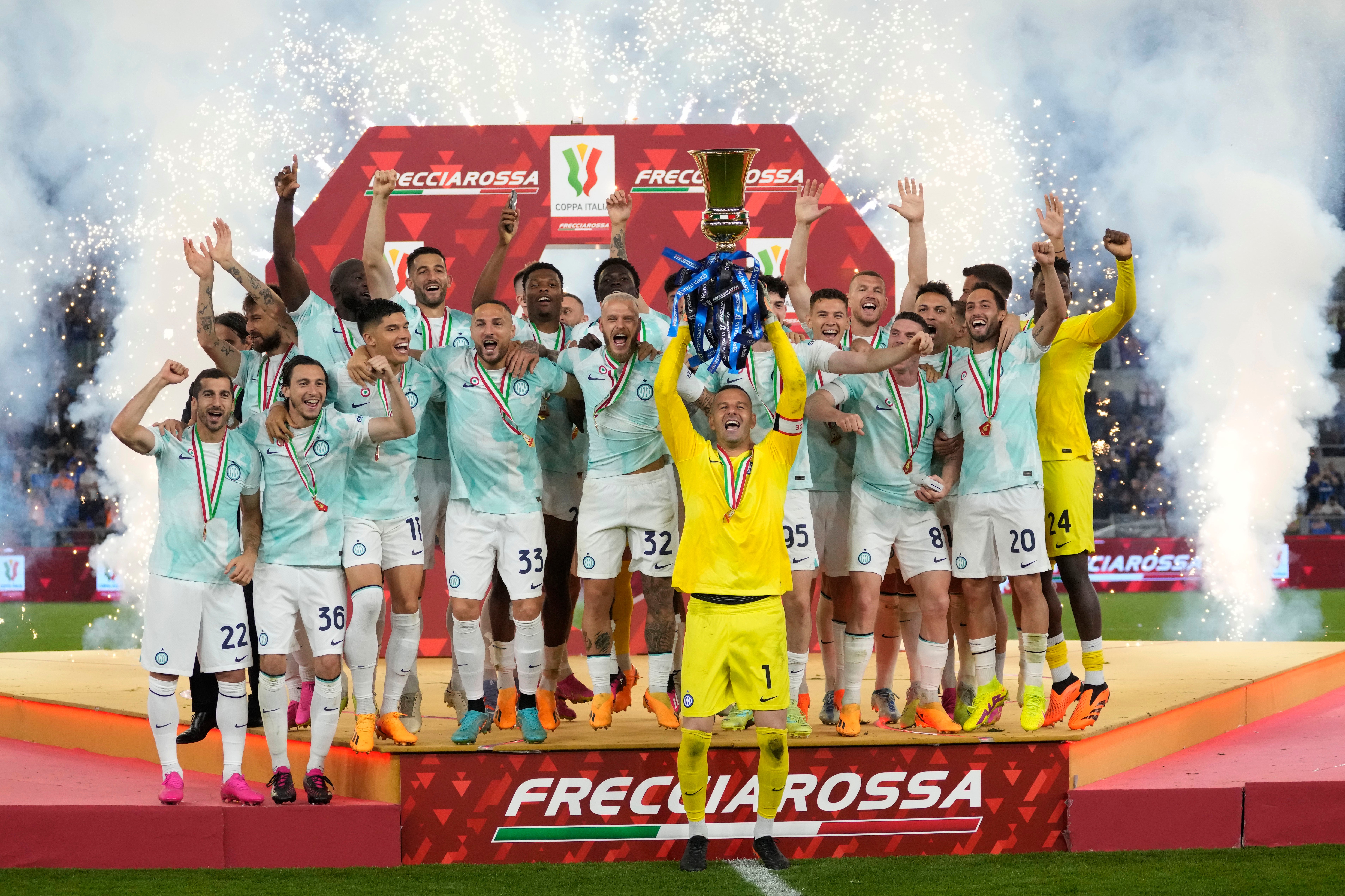 CAMPEONES-CONTRASTES