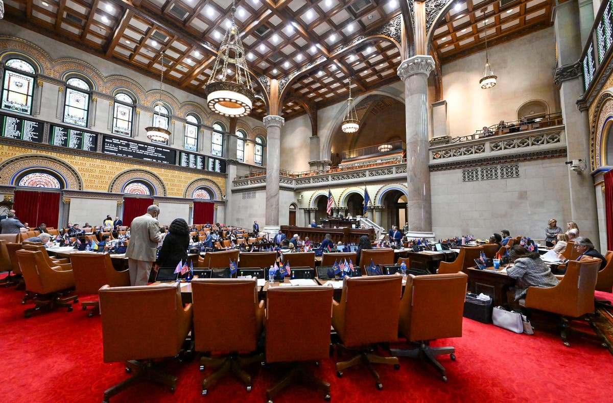 New York lawmakers pass bill to consider slavery reparations