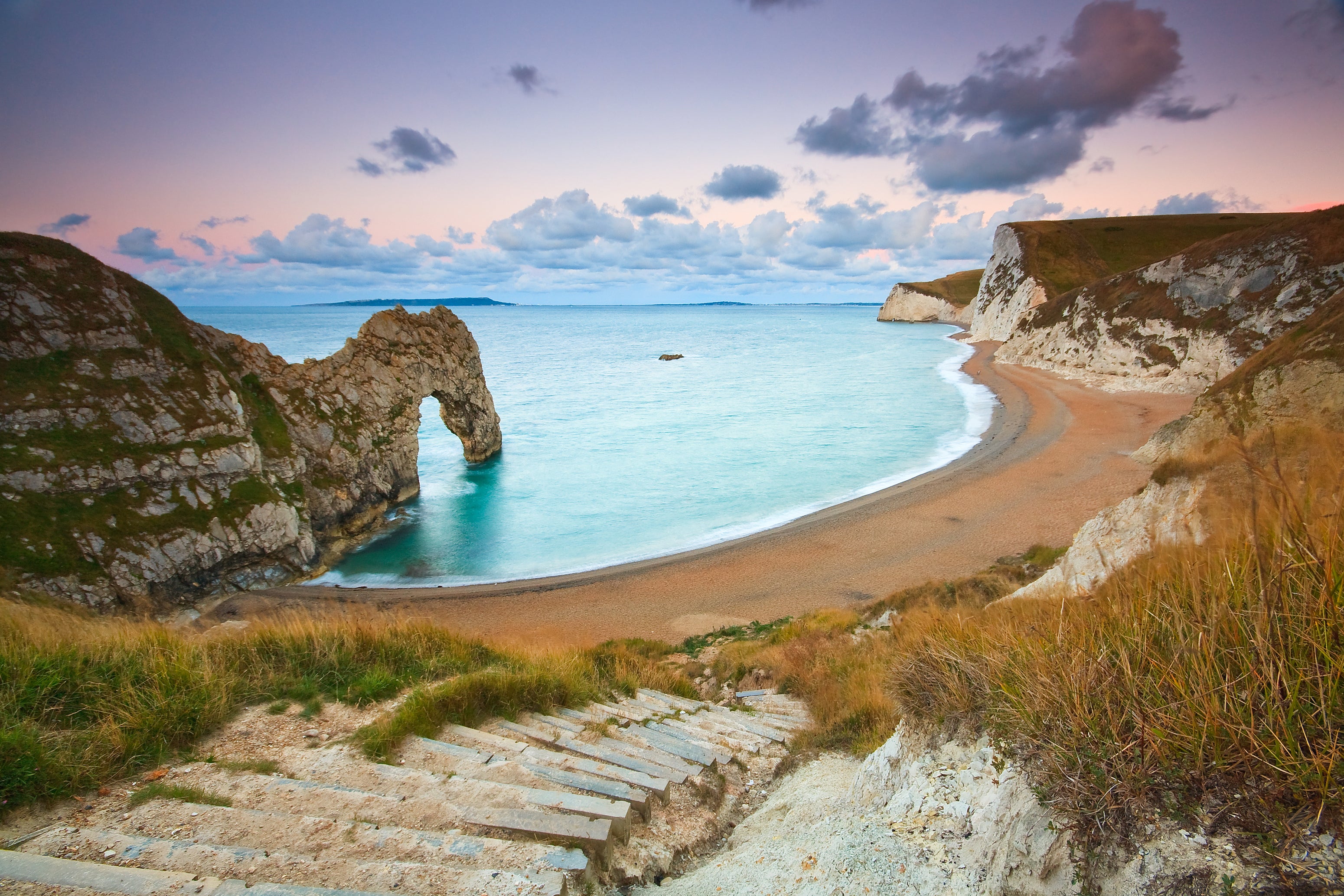 The famous stone archway of Durdle Door