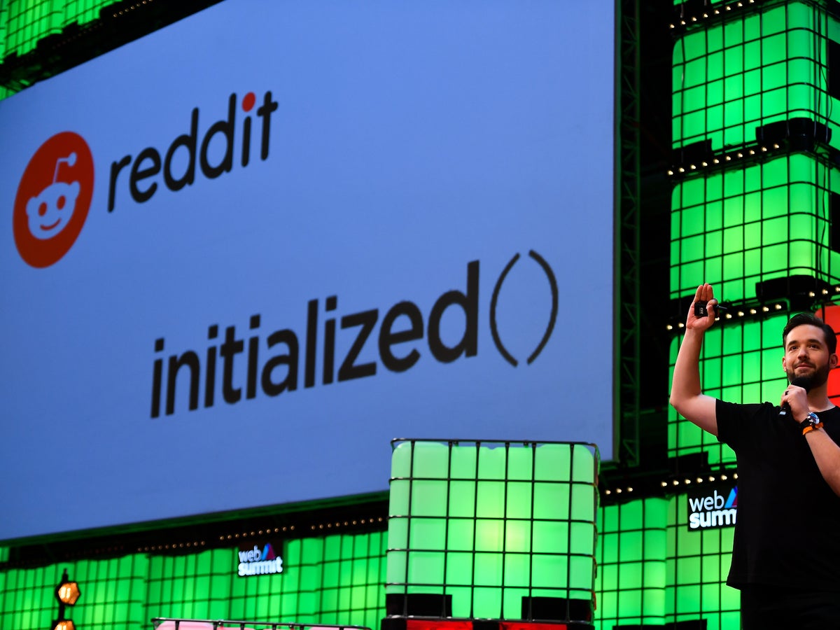 Apollo app to shut down as Reddit API dispute somehow gets uglier