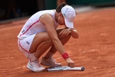 Iga Swiatek digs deep to beat Karolina Muchova and win third French Open title