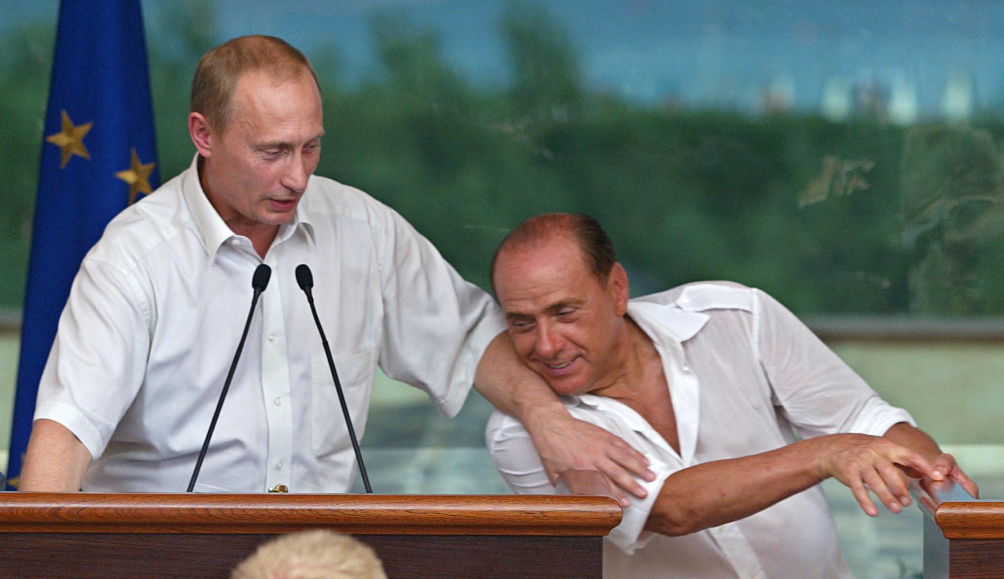 Berlusconi and Putin joke during a 2003 press conference in Sardinia
