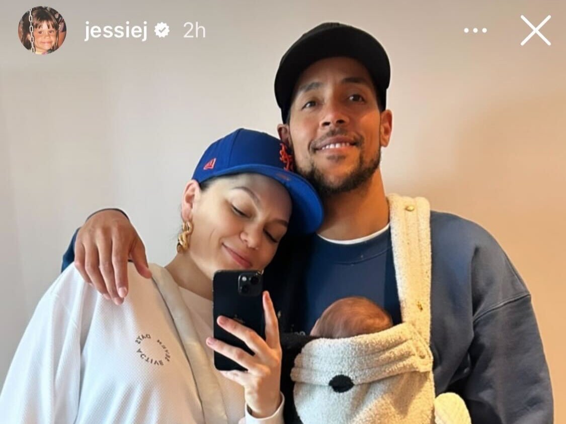 Jessie J and partner Chanan Safir Colman pose in front of a mirror with their newborn son, Sky