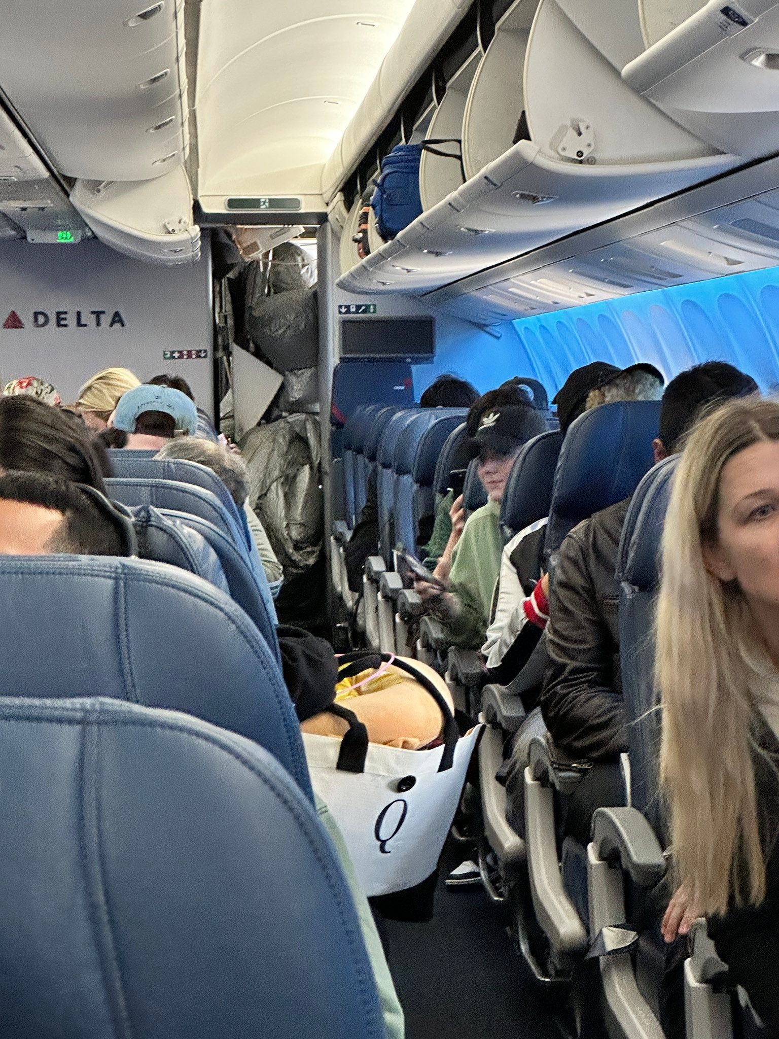 Emergency Inflatable Slide explodes Inside Delta Air Lines Plane 