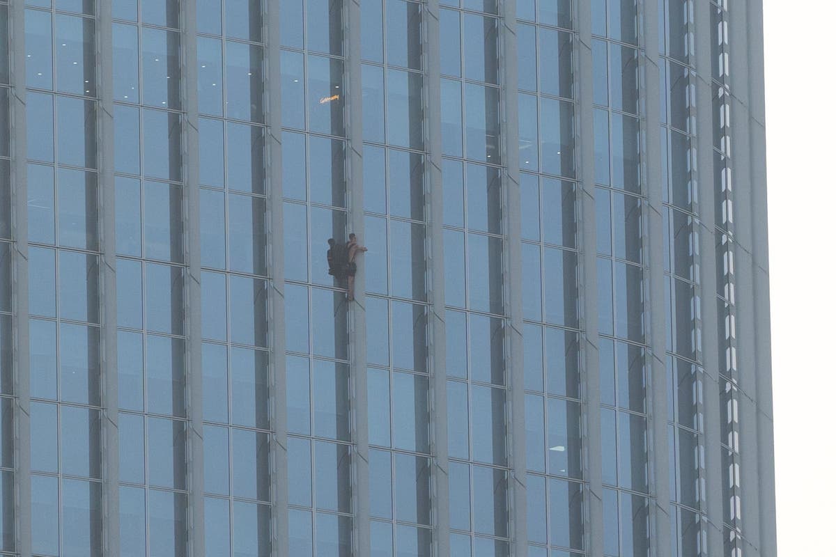 Briton who climbed Korean skyscraper planned to parachute off then flee country