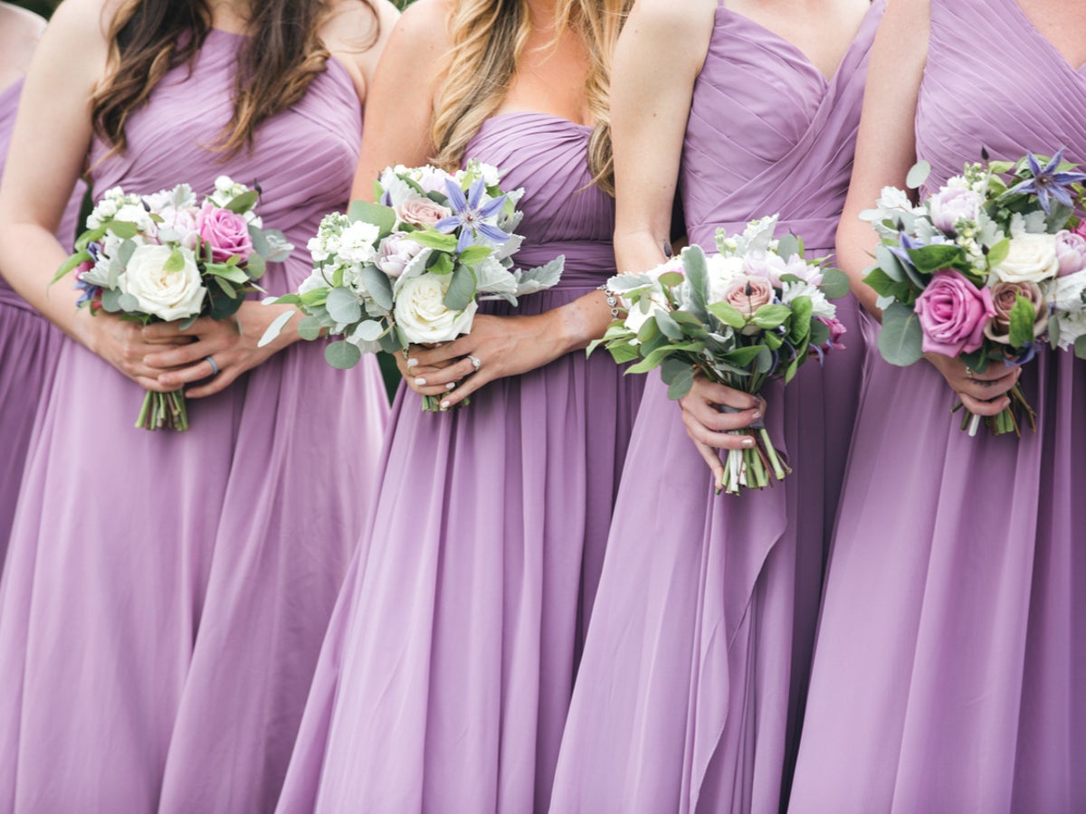 Woman applauded for kicking bridesmaid out of wedding after she refused to wear chosen colour
