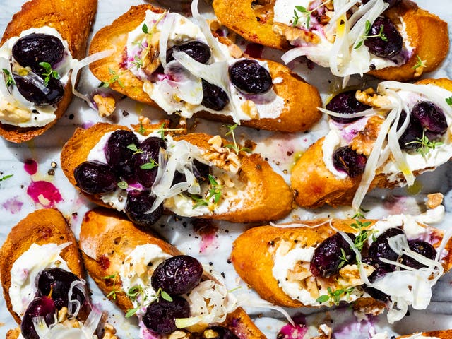 <p>Crispy slices of baguette topped with creamy feta and succulent grapes</p>