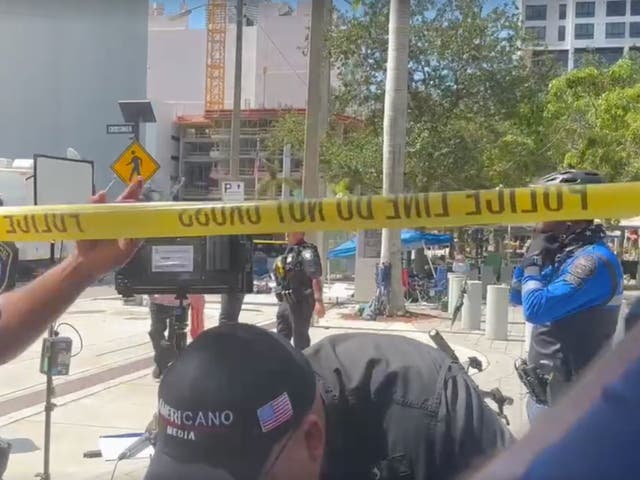 La policía bloqueó un área frente a la corte de Miami debido a un paquete sospechoso