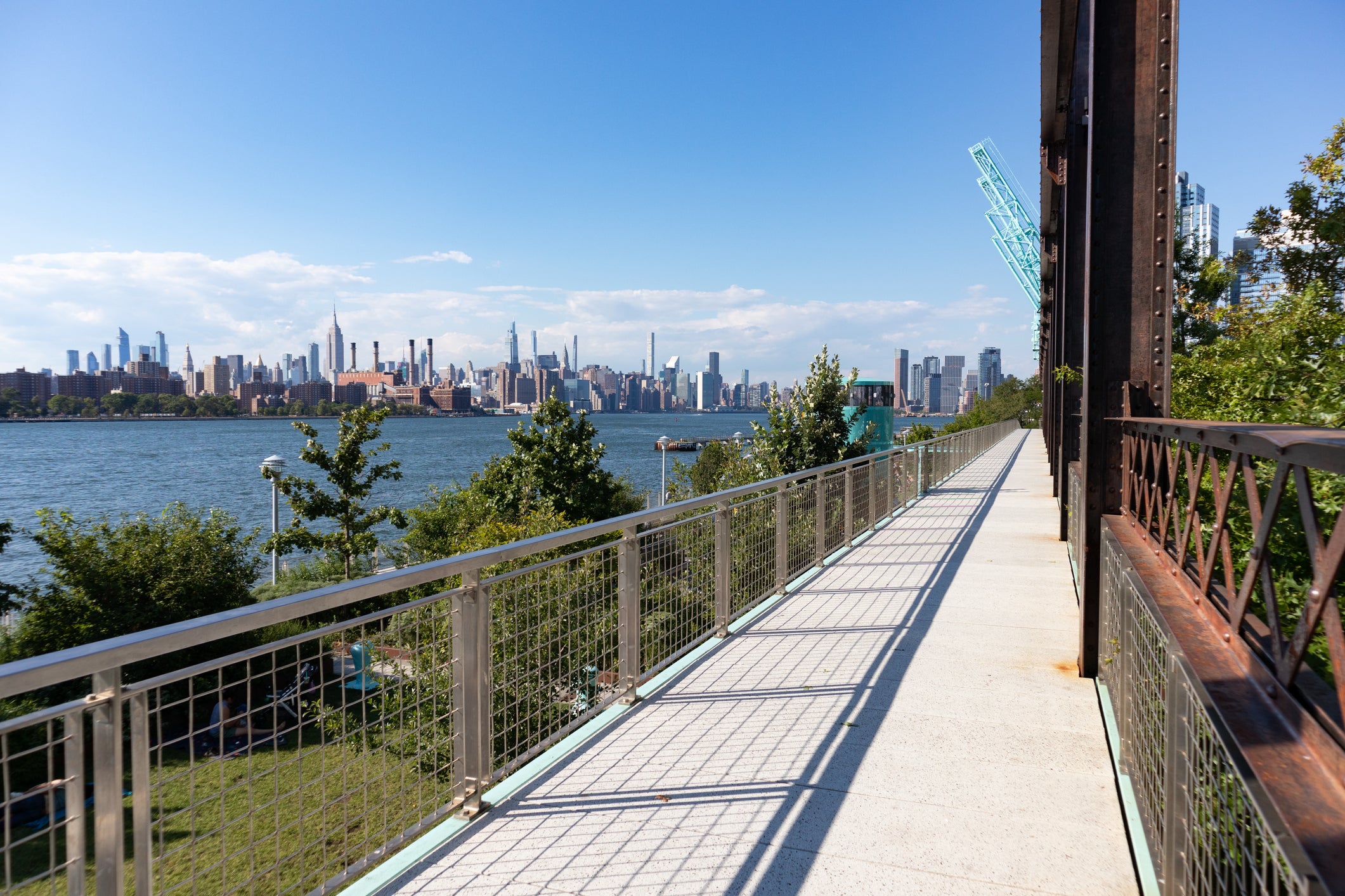 Get to know the neighbourhood with walks along the East River