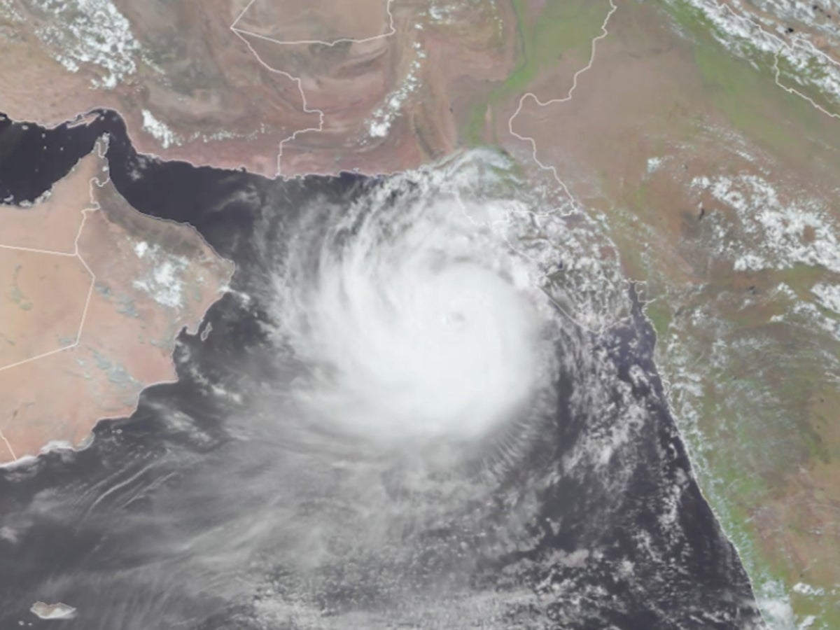 Cyclone Biparjoy – live: Storm set for landfall as India and Pakistan evacuate over 100,000