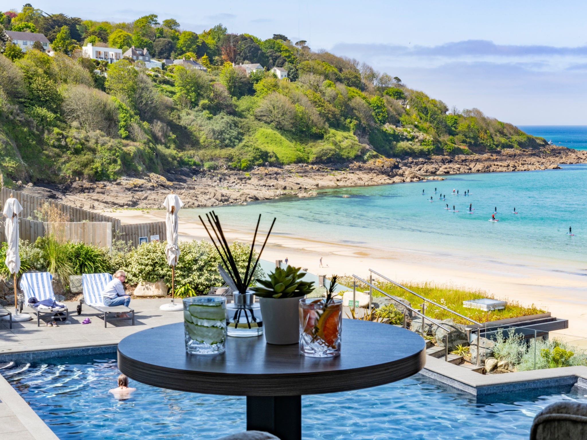 Paddle in Carbis Bay’s al-fresco infinity pool on the coast