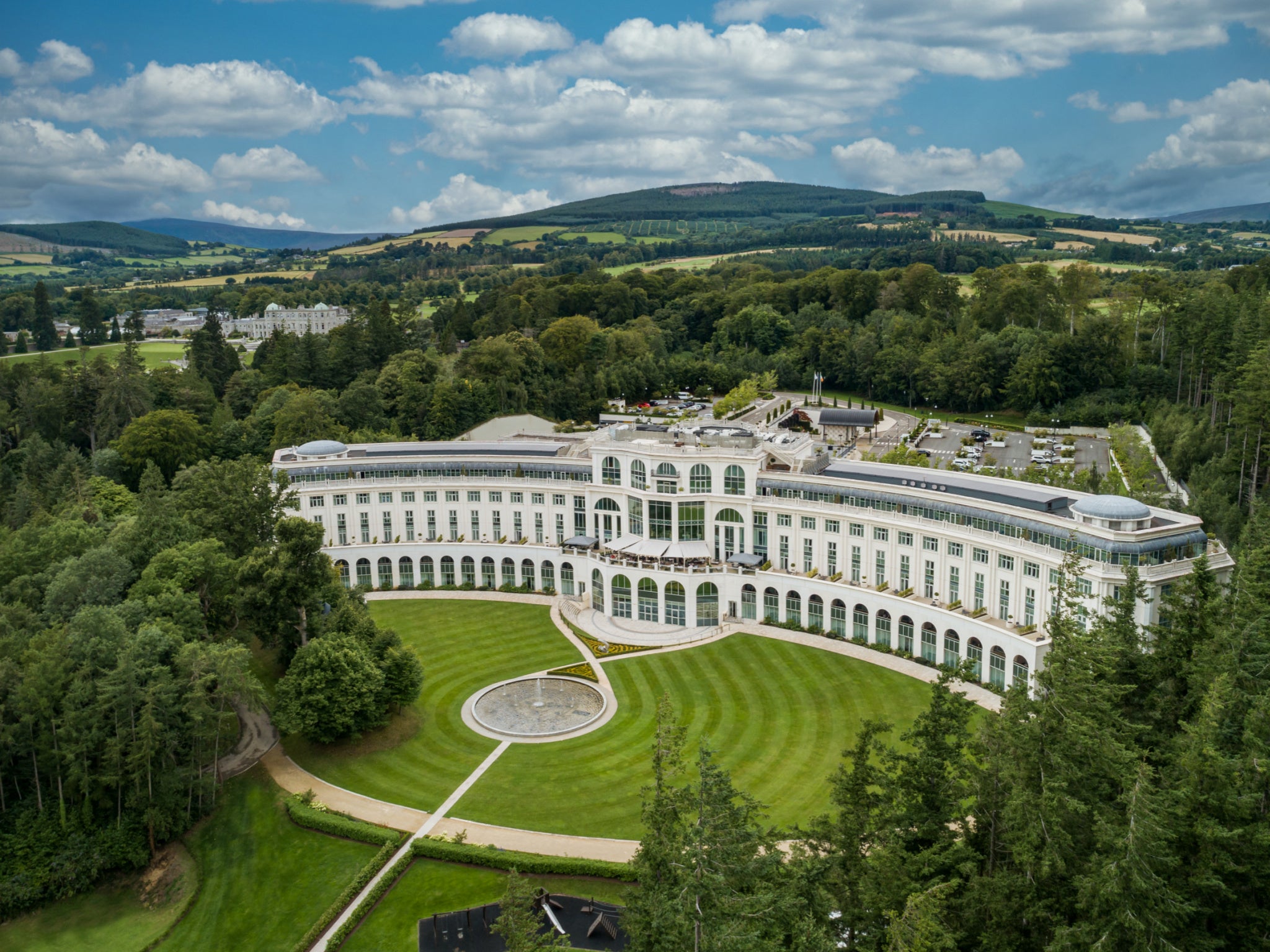 This Palladian-style hotel has a fancy spa, a few miles from the famous Powerscourt waterfall