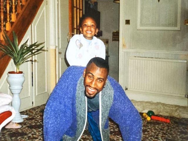 <p>Nicole with her dad Glen Vassell in her childhood home in London in 1995</p>