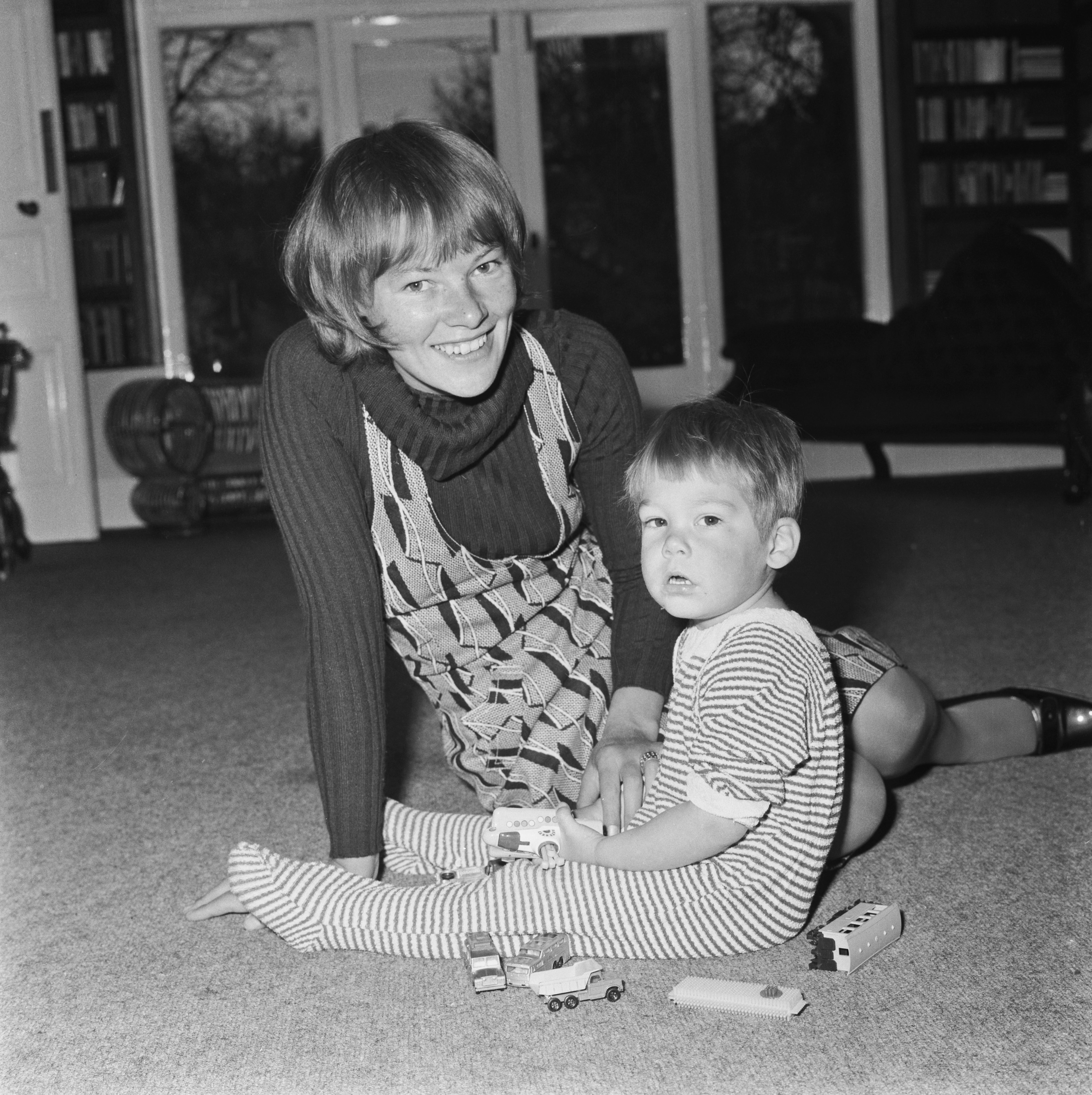 Glenda Jackson with her son Dan Hodges at her home in 1971
