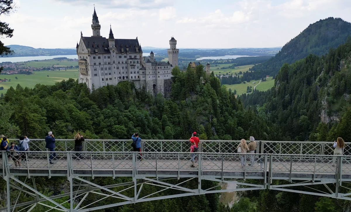Schloss Neuschwanstein: Was wir über zwei amerikanische Frauen wissen, die in Deutschland von einer Klippe geworfen wurden