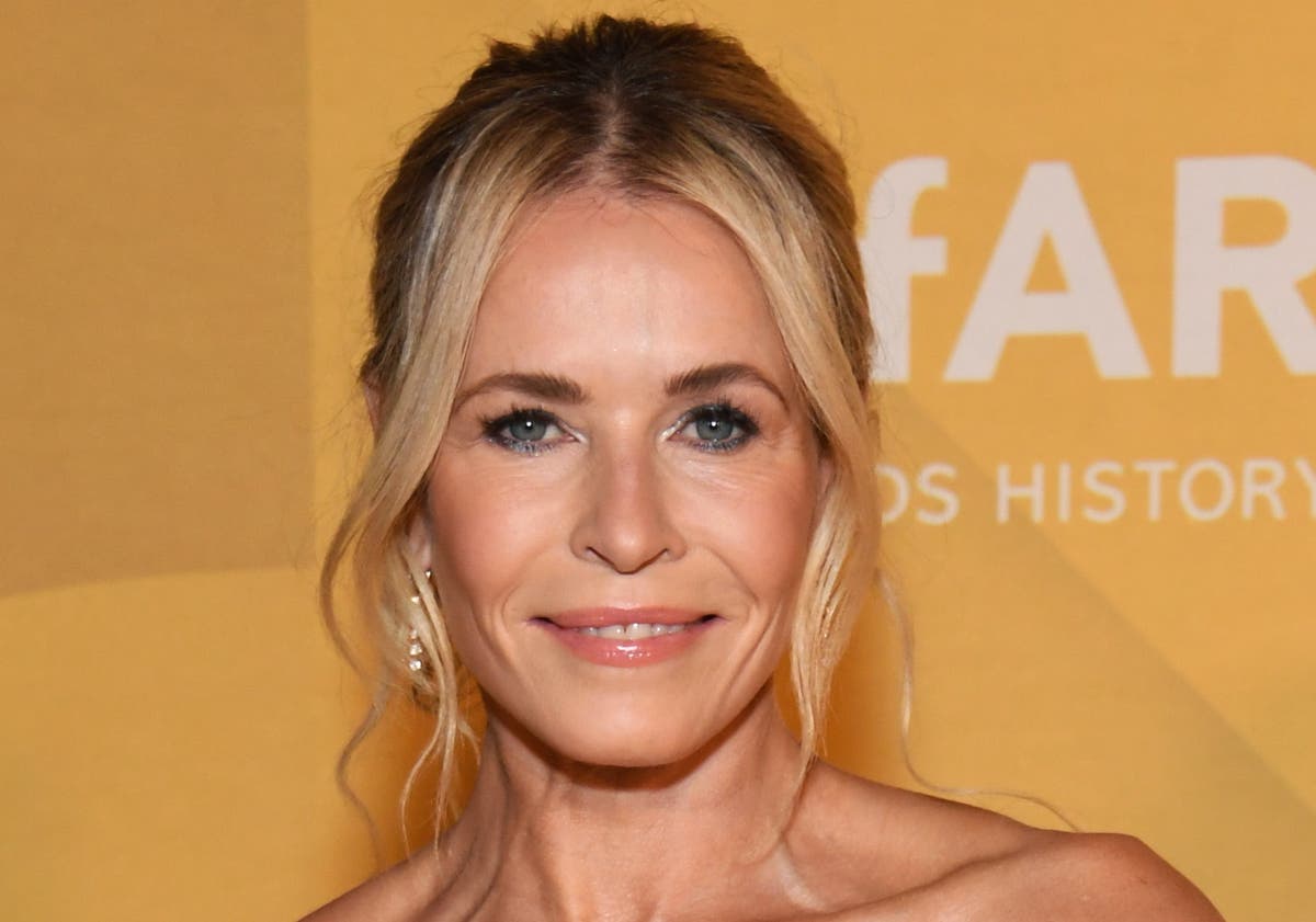 Chelsea Handler roasts Robert De Niro and Al Pacino for having kids with younger women