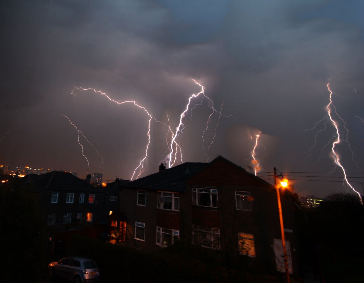 Thunderstorm warning issued for flooding and power cuts this weekend