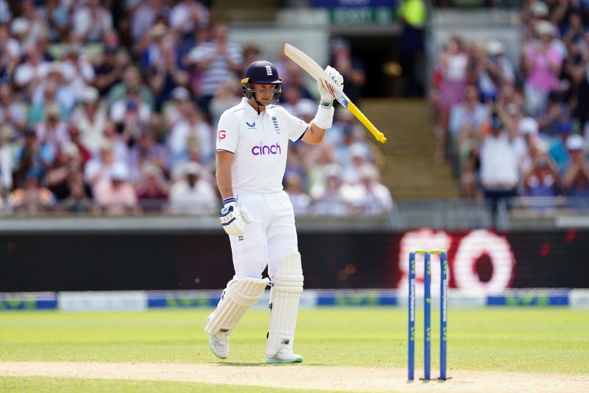 Joe Root steadies England after Australia rally on opening day of Ashes