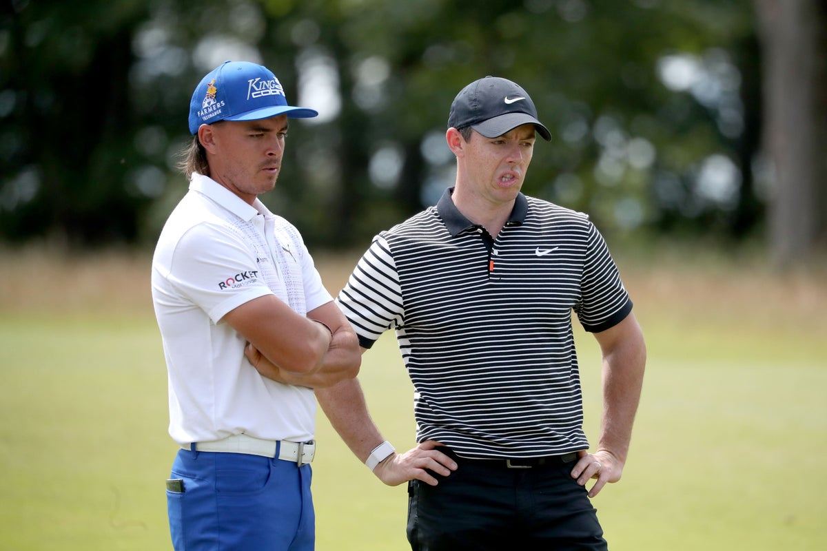 US Open Wrap: Rickie Fowler hits 18 birdies in two days, McIlroy two behind lead
