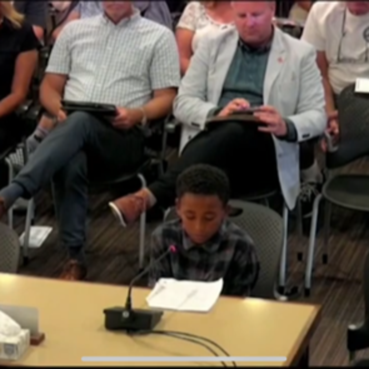 Schoolboy, 10, stuns council meeting with stirring speech on racism he has suffered (news.yahoo.com)