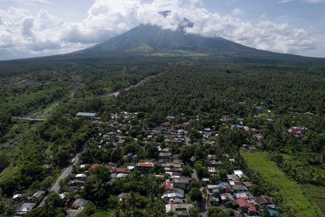 Philippines Volcano Villagers