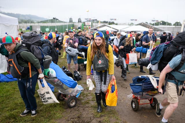 <p>Festivalgoers arrive at Glastonbury’s site in 2019</p>