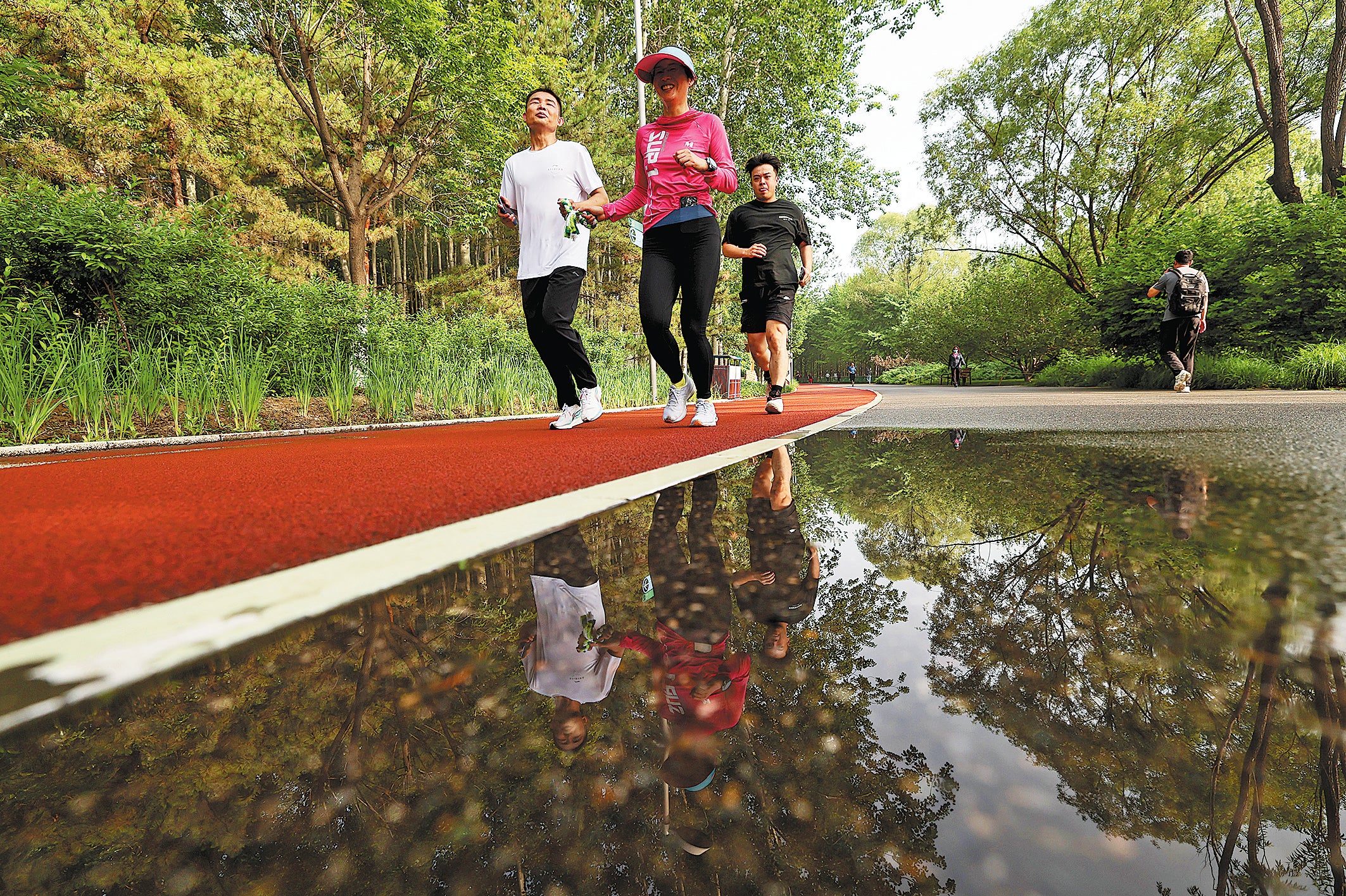 Yao Taotao (front left) is accompanied by two volunteers at the park