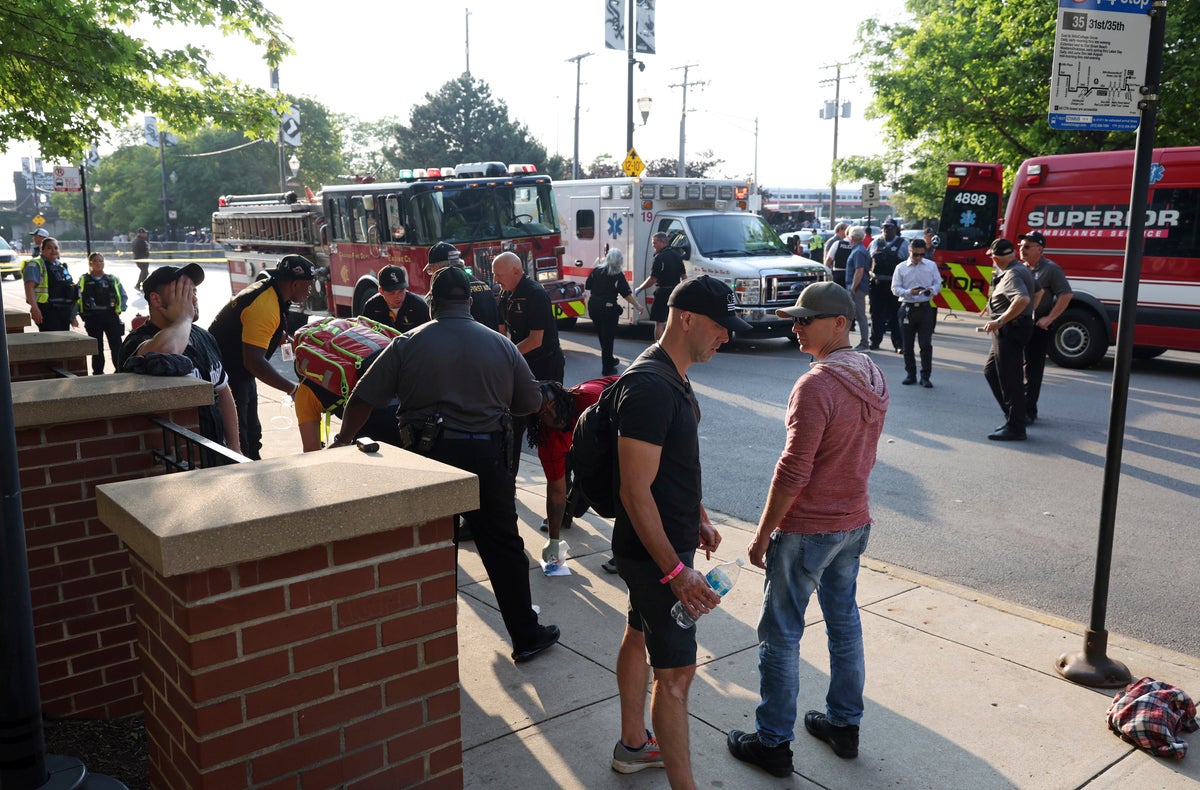 3 pedestrians injured in apparent hit-and-run collision outside Chicago White  Sox stadium