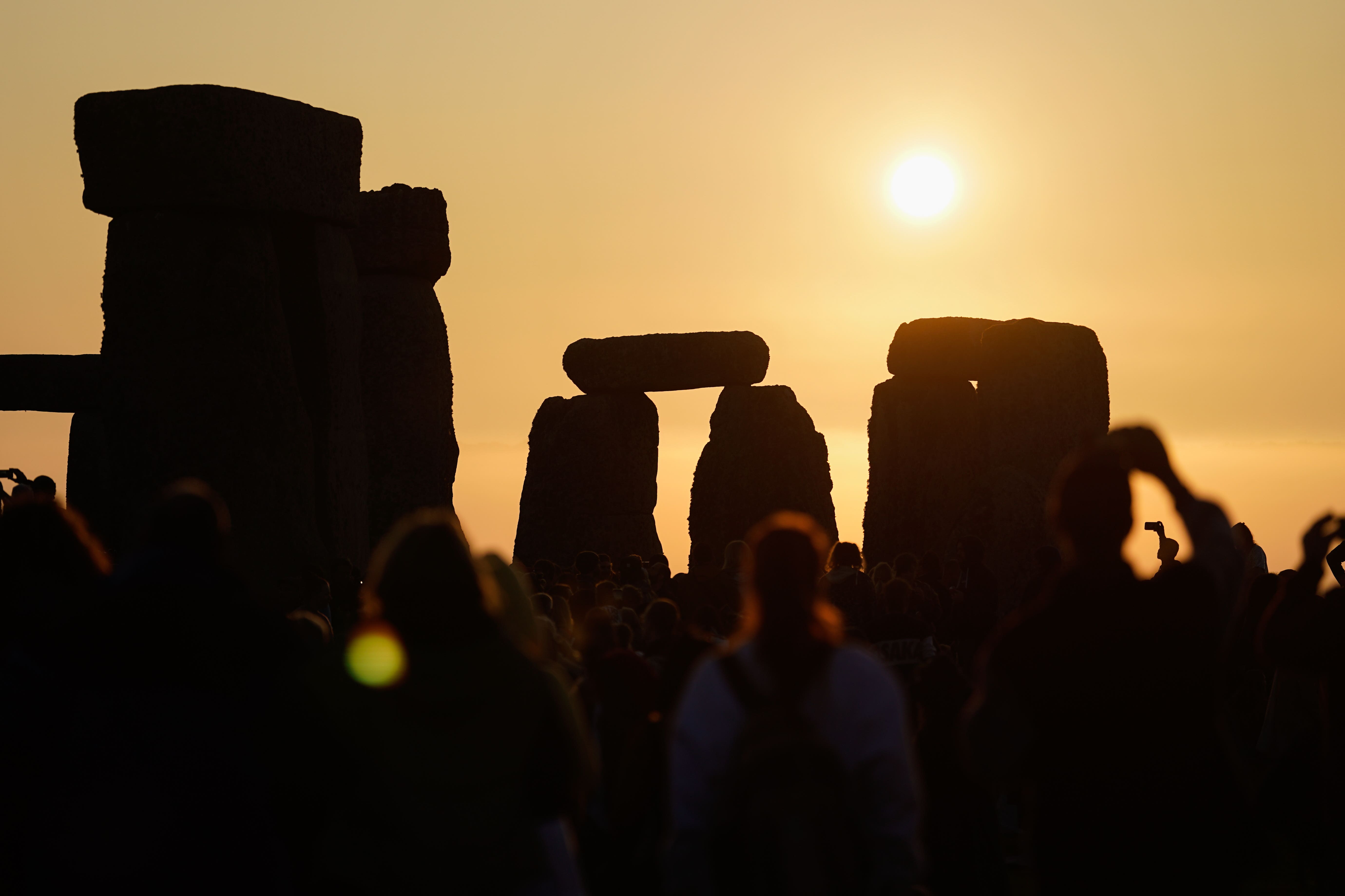 Revellers mark the Summer Solstice at Stonehenge and Avebury | The ...
