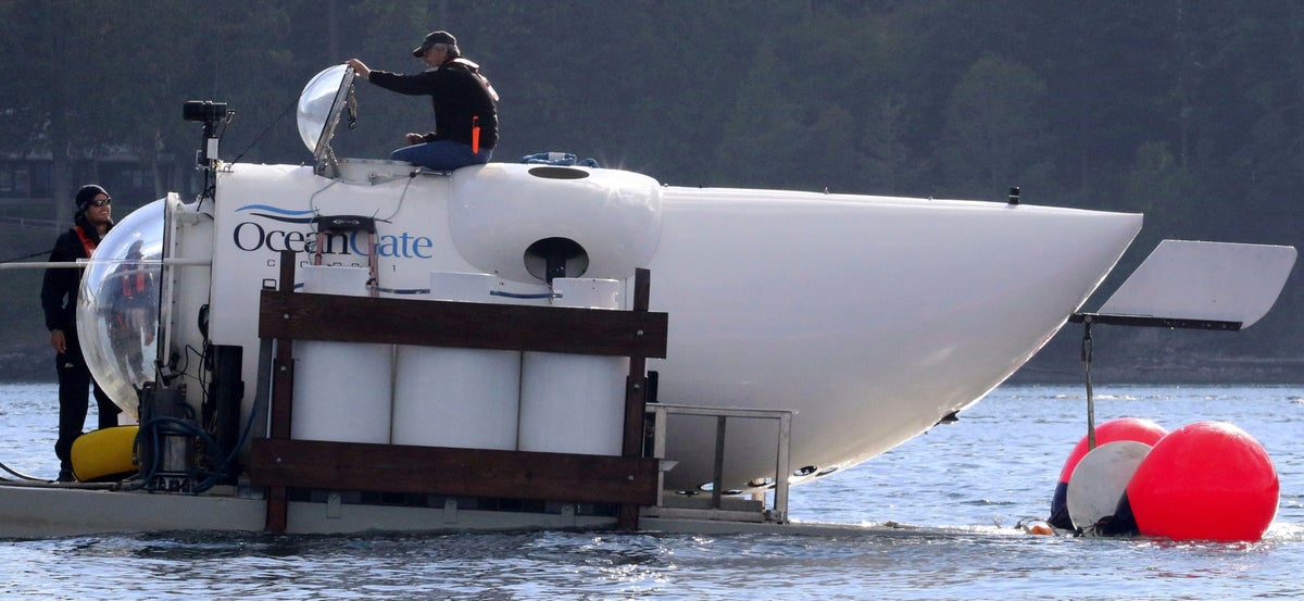 Rescuers make last desperate push as final hours of oxygen on missing Titanic submersible tick down