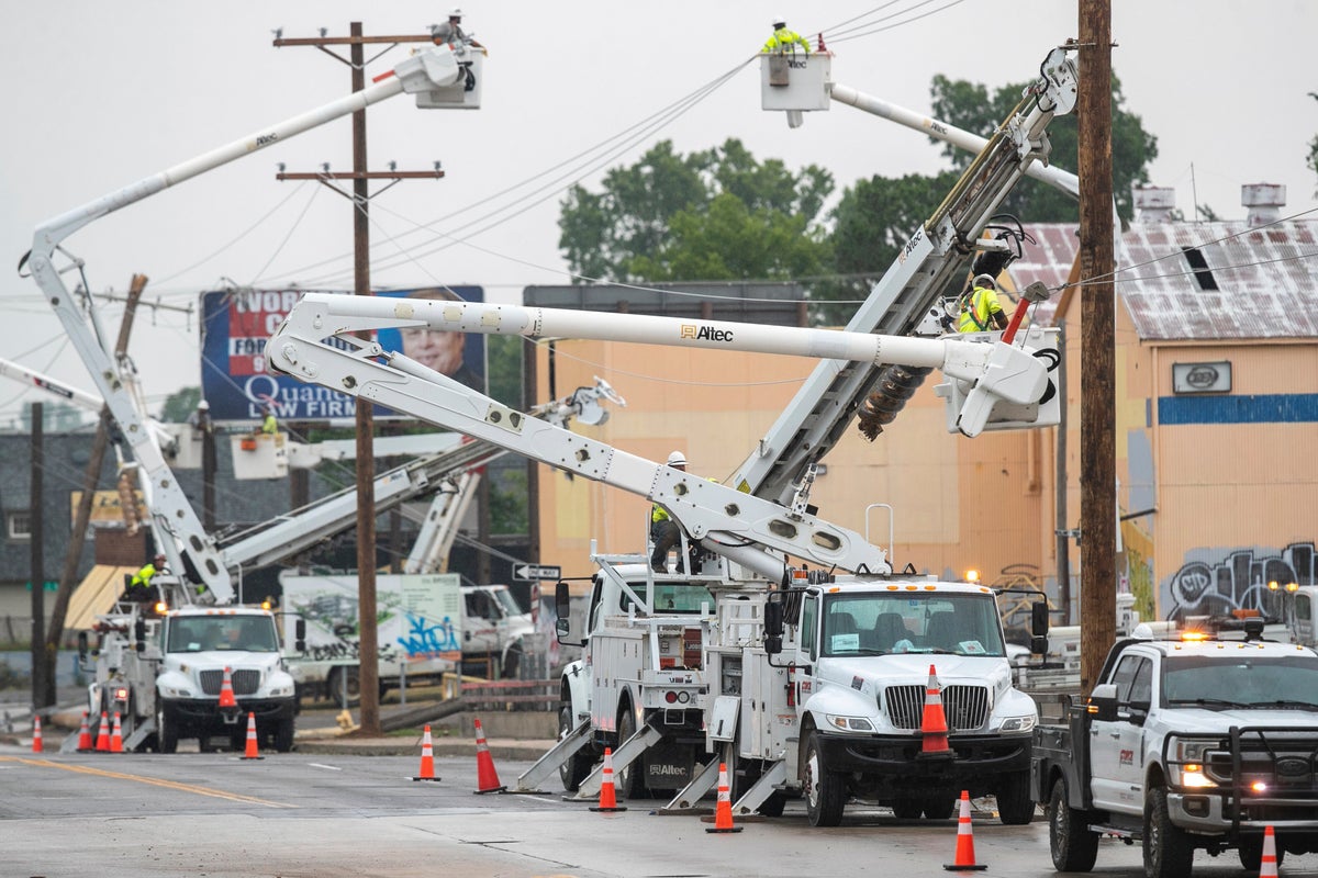Thousands of residents in Oklahoma and Louisiana remain without power ...