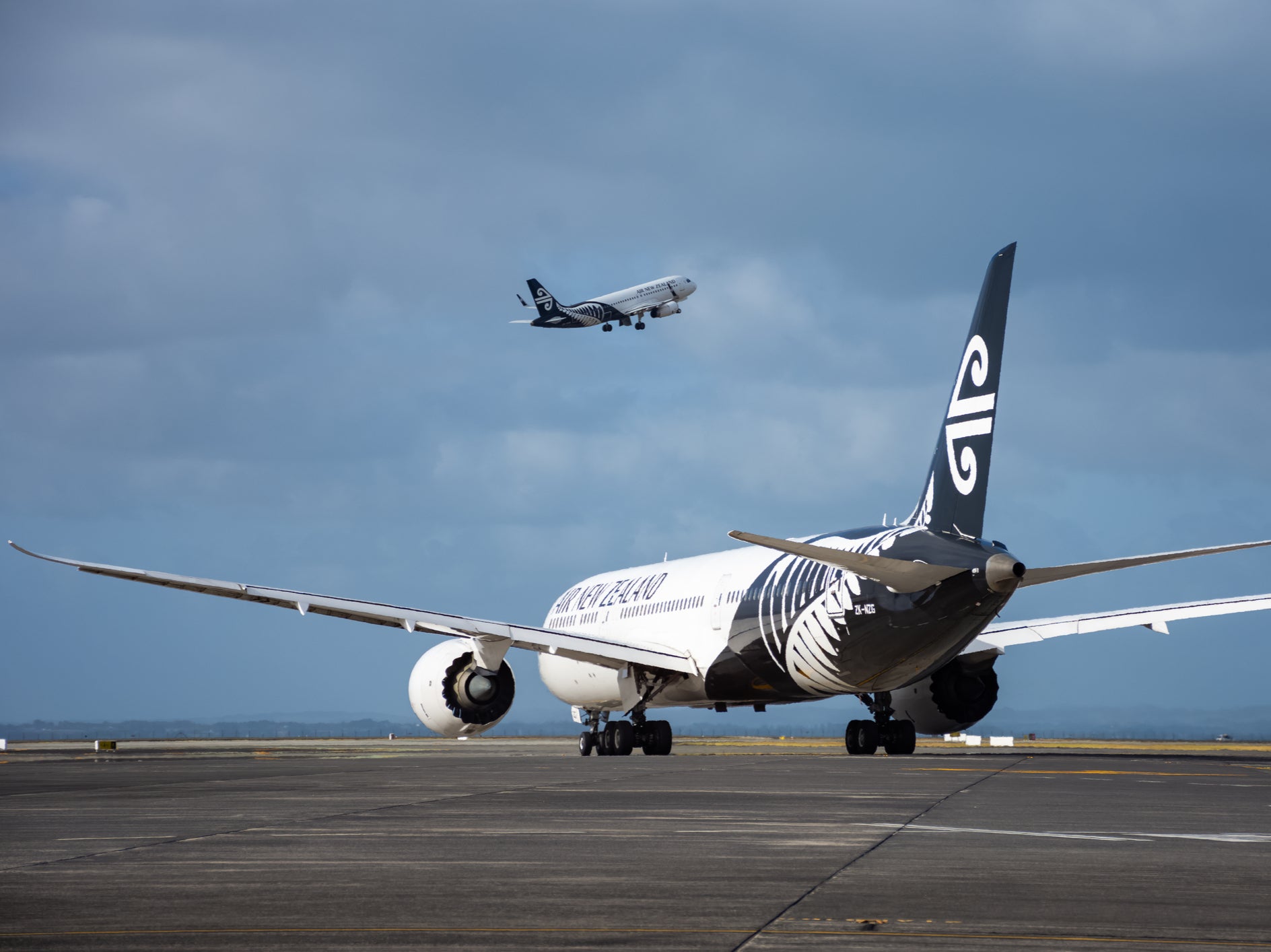 plane-forced-to-land-after-being-hit-by-lightning-mid-flight-the