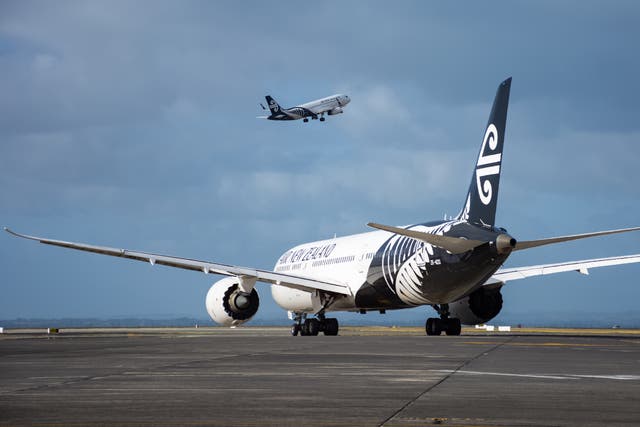 <p>An air New Zealand, Boeing, 787, Dreamliner, Taxiing at Auckland International Airport</p>