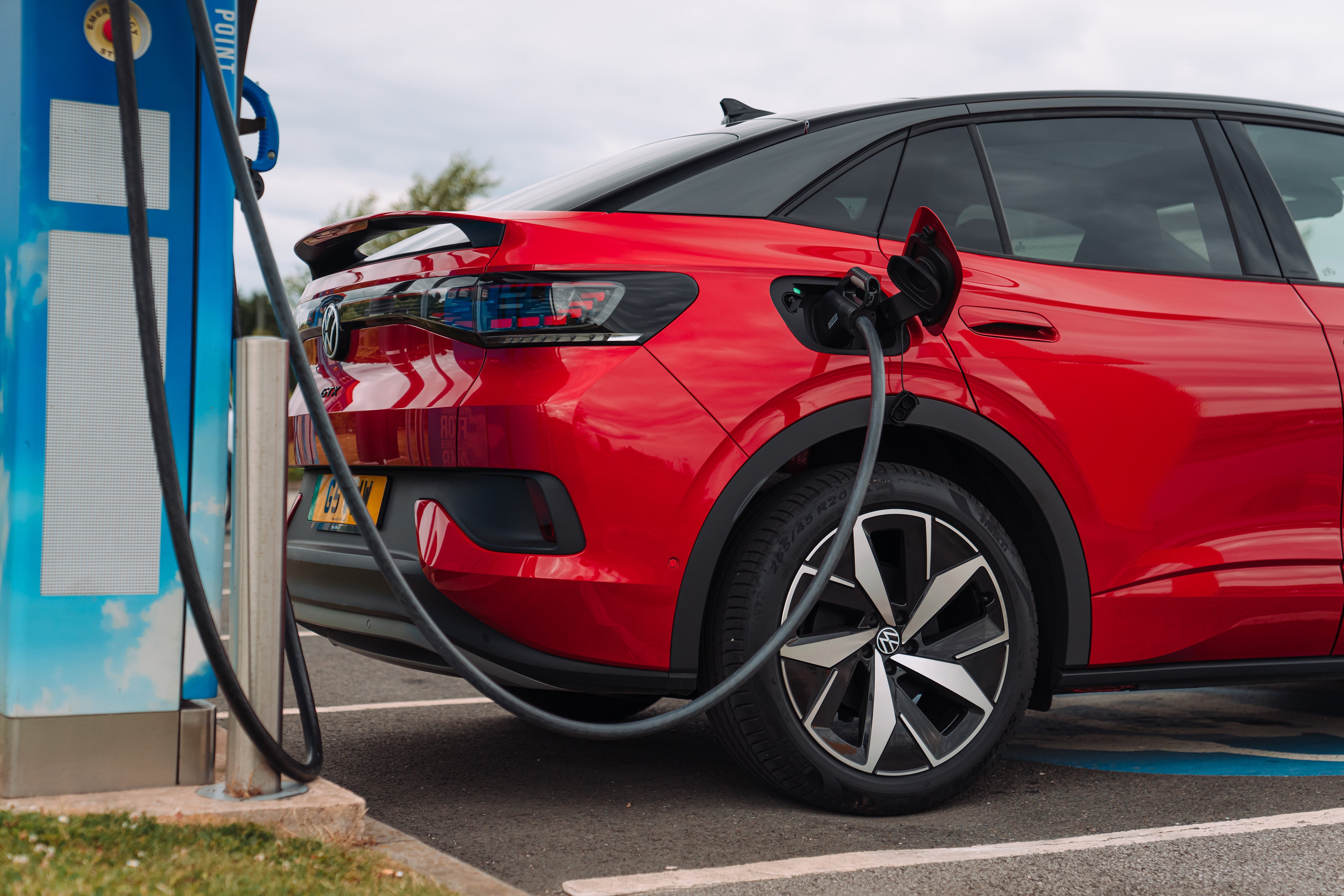 The pretty big battery pack gives you a wide spectrum of choice, from long-range economy drives to more sporty settings