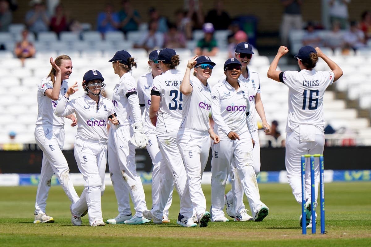 England remove Australia’s openers before lunch on opening day of Women’s Ashes