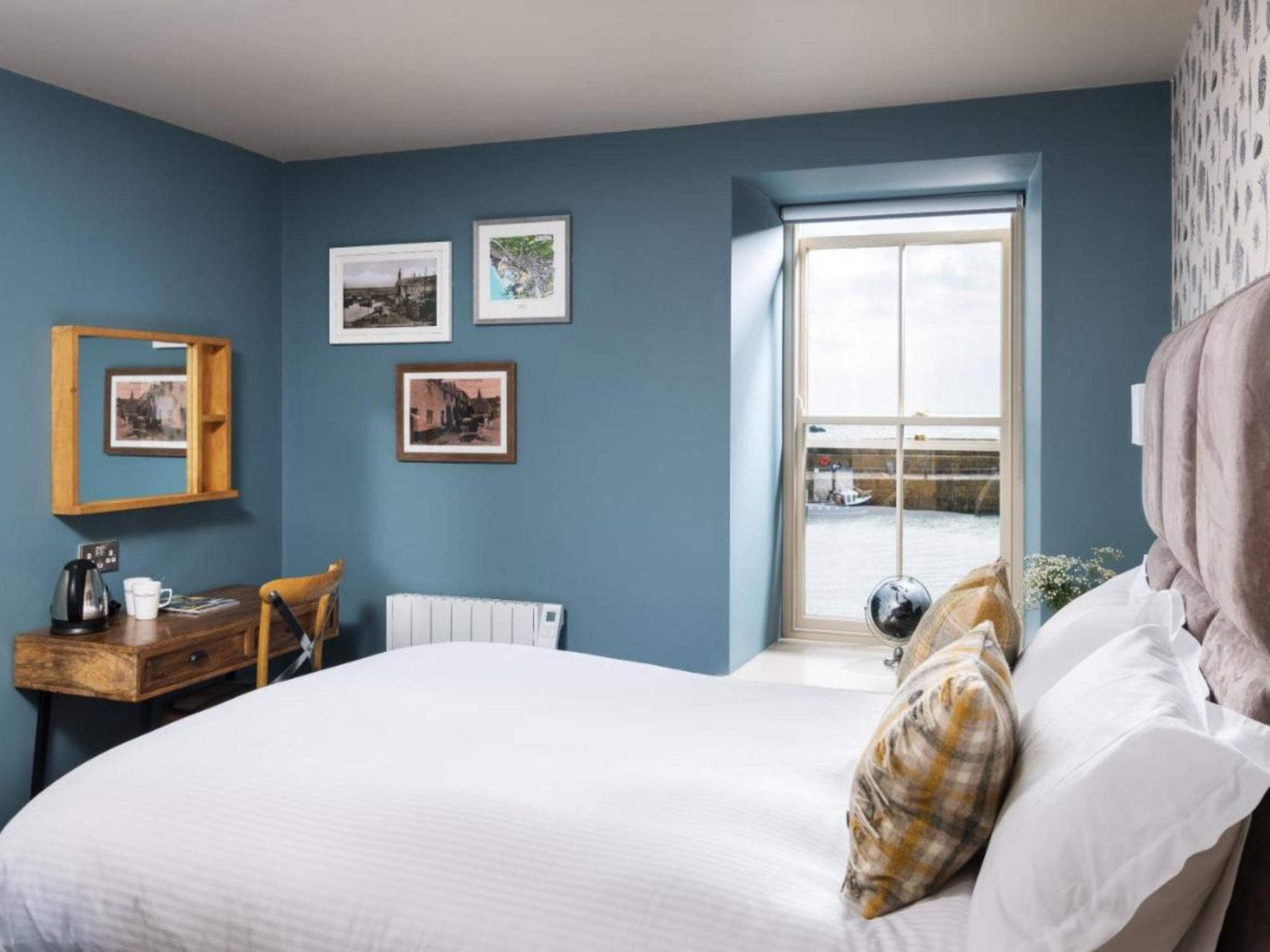 The Ship Inn offers affordable rooms in one of Cornwall’s most popular villages