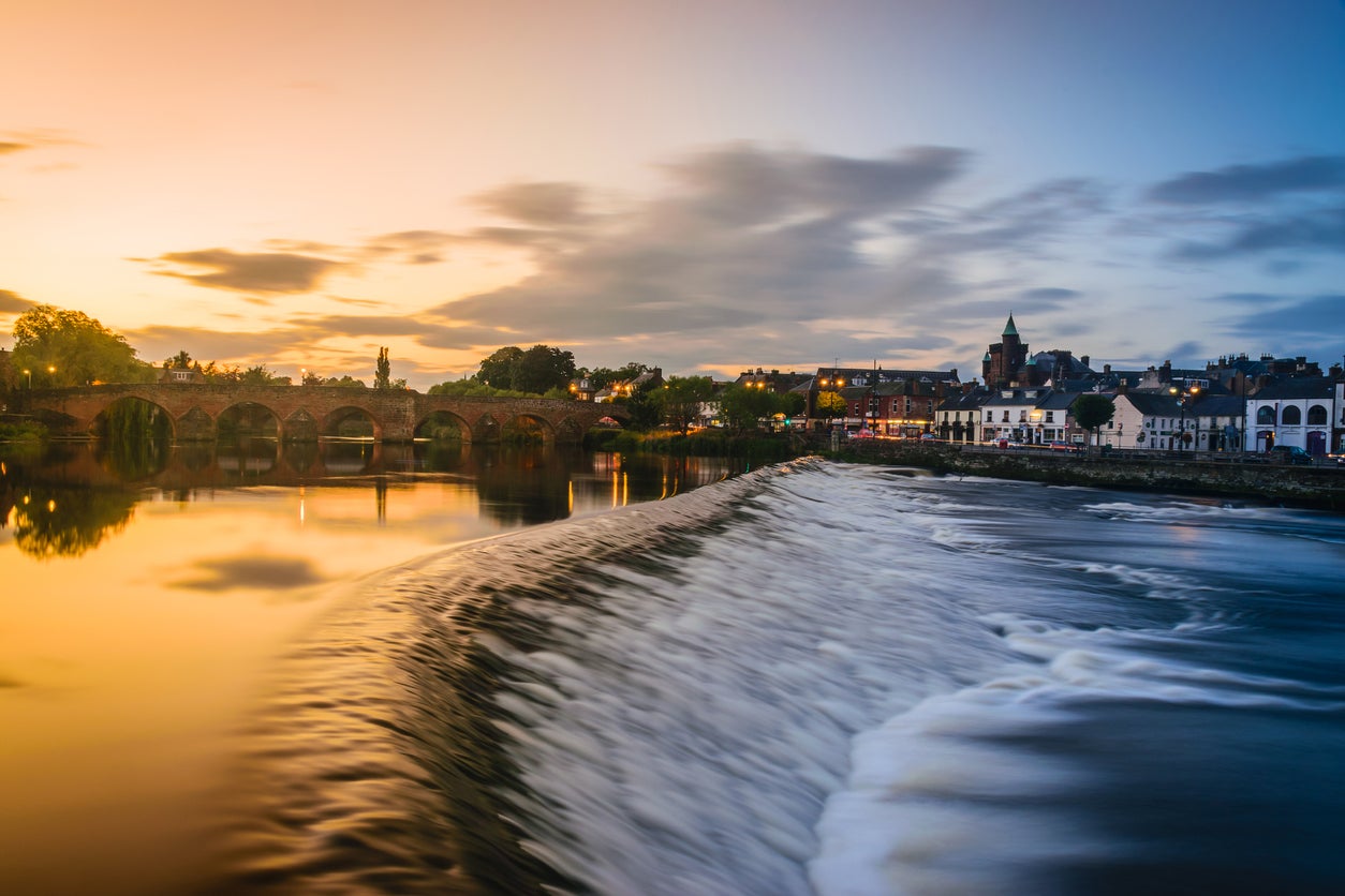 A rota South West Coastal 300 começa na cidade de Dumfries