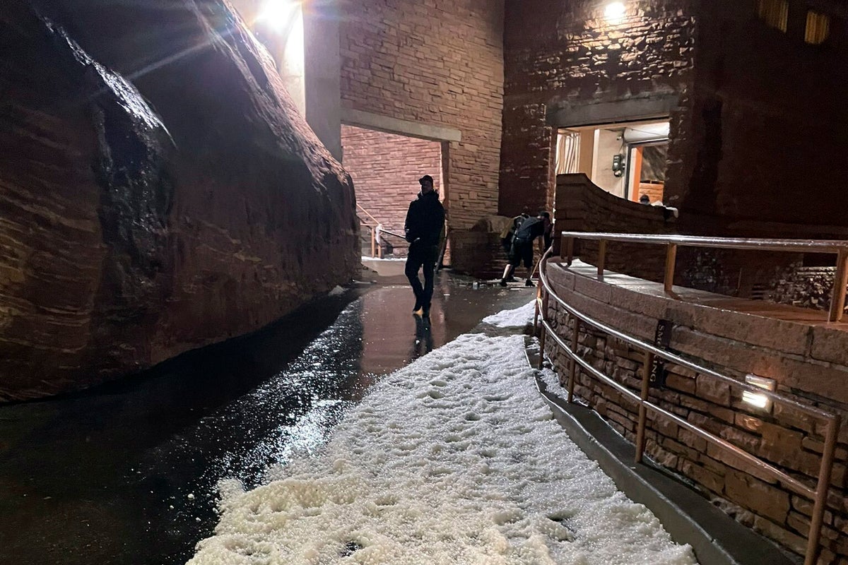 Hail storm injures nearly 100 people at Louis Tomlinson concert at Red Rocks