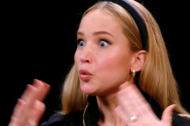 <p>Jennifer Lawrence reacts to eating the spiciest chicken wing in the Hot Ones line-up</p>