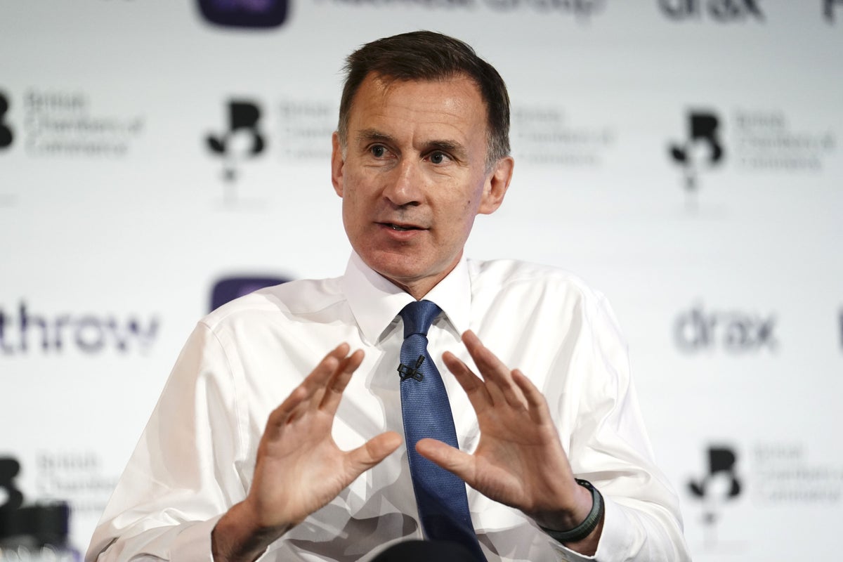 Jeremy Hunt agrees measures with banks aimed at cooling mortgage crisis