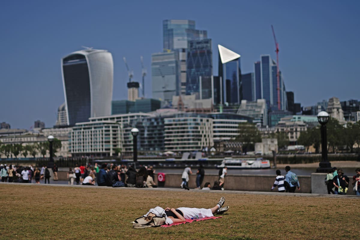 FTSE drops further as interest rate woes continue