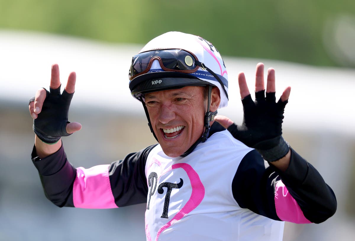 Frankie Dettori celebrates landmark win at final Royal Ascot