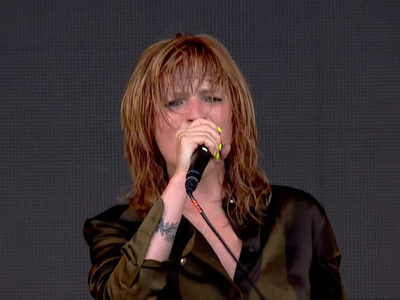 Billy Nomates asks BBC to take down Glastonbury footage after 'personal abuse' - Vimarsana News