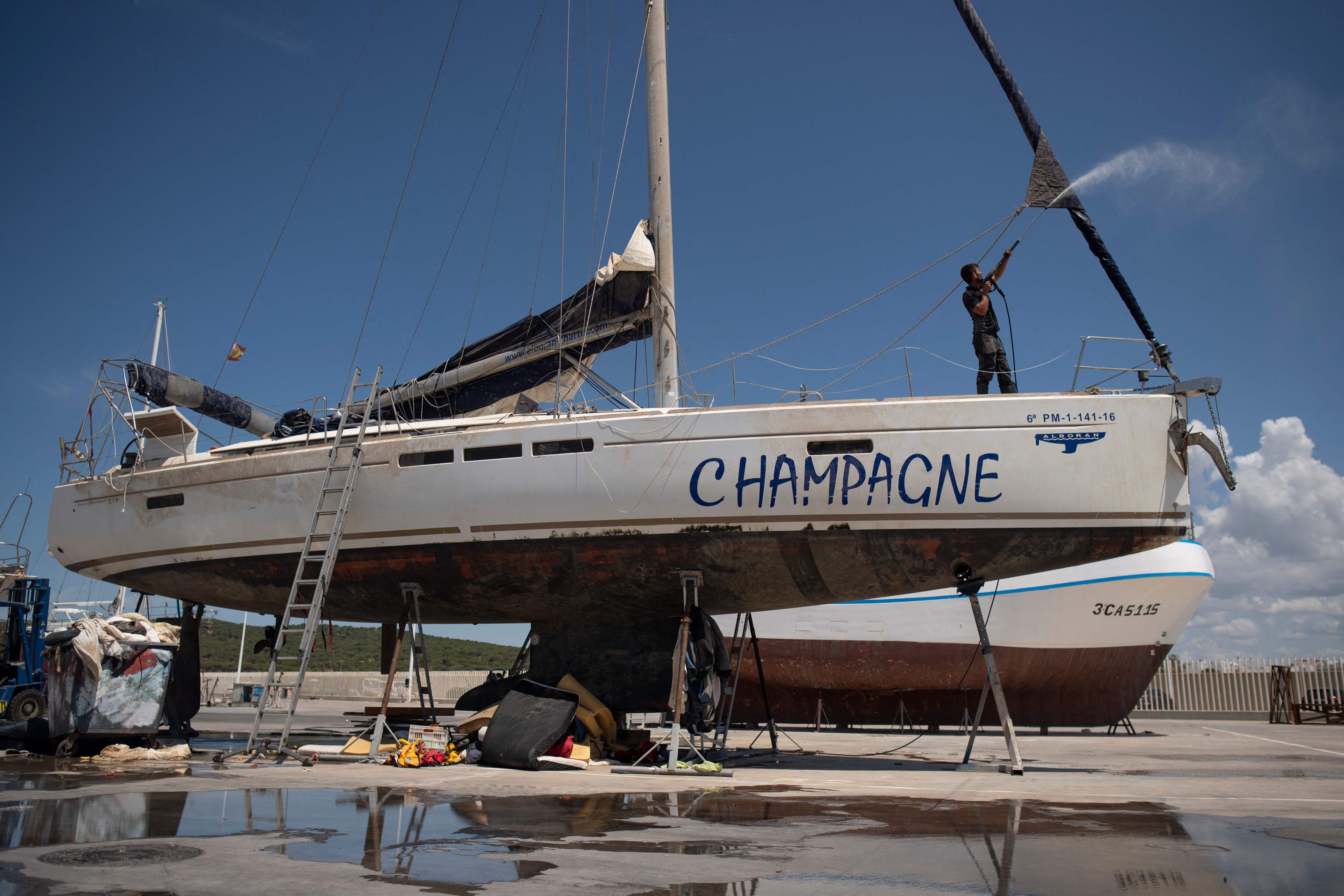 A yacht attacked by killer whales in the Strait of Gibraltar in May