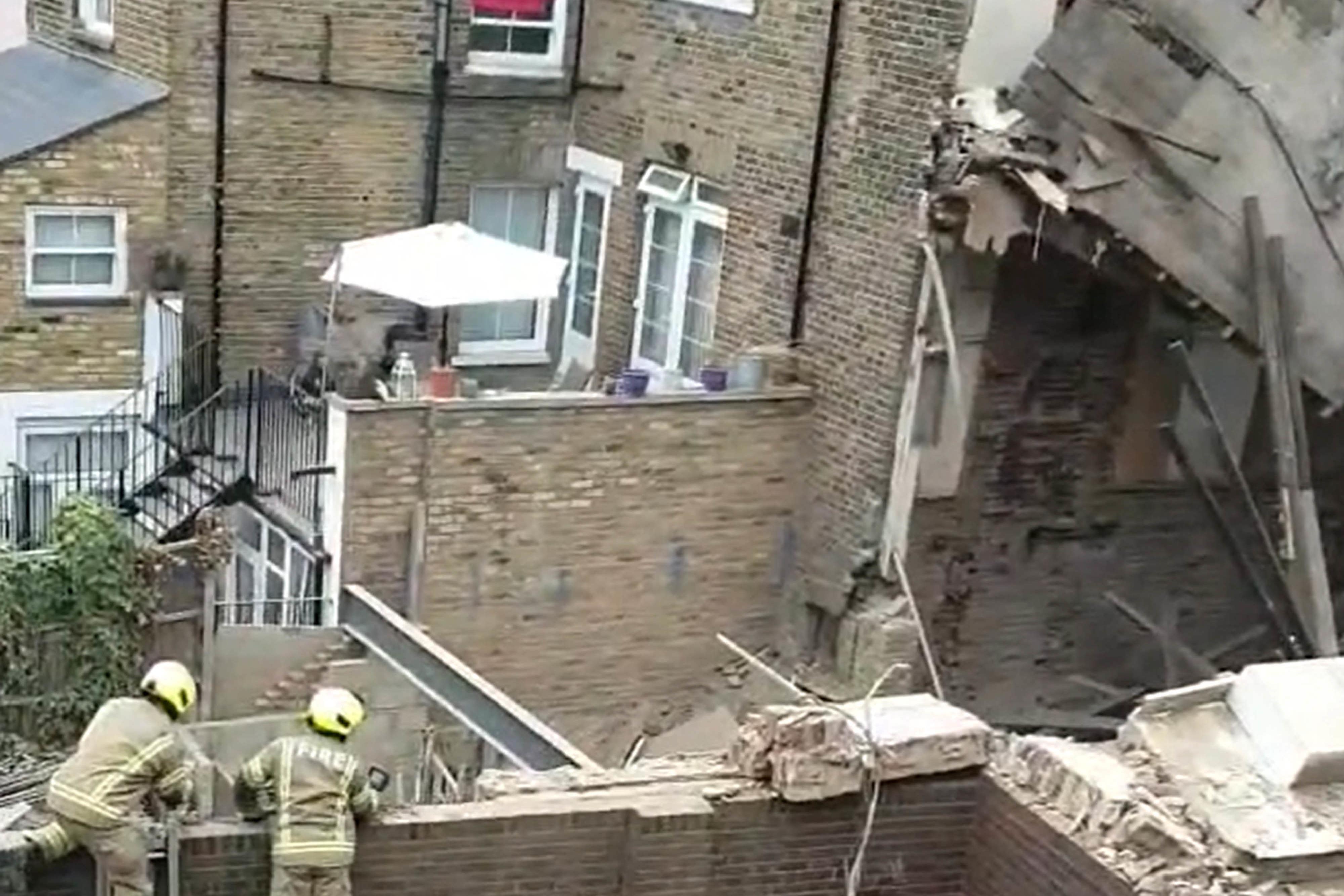 Man describes 'scary' moment building nearby in Hackney collapses - Vimarsana News
