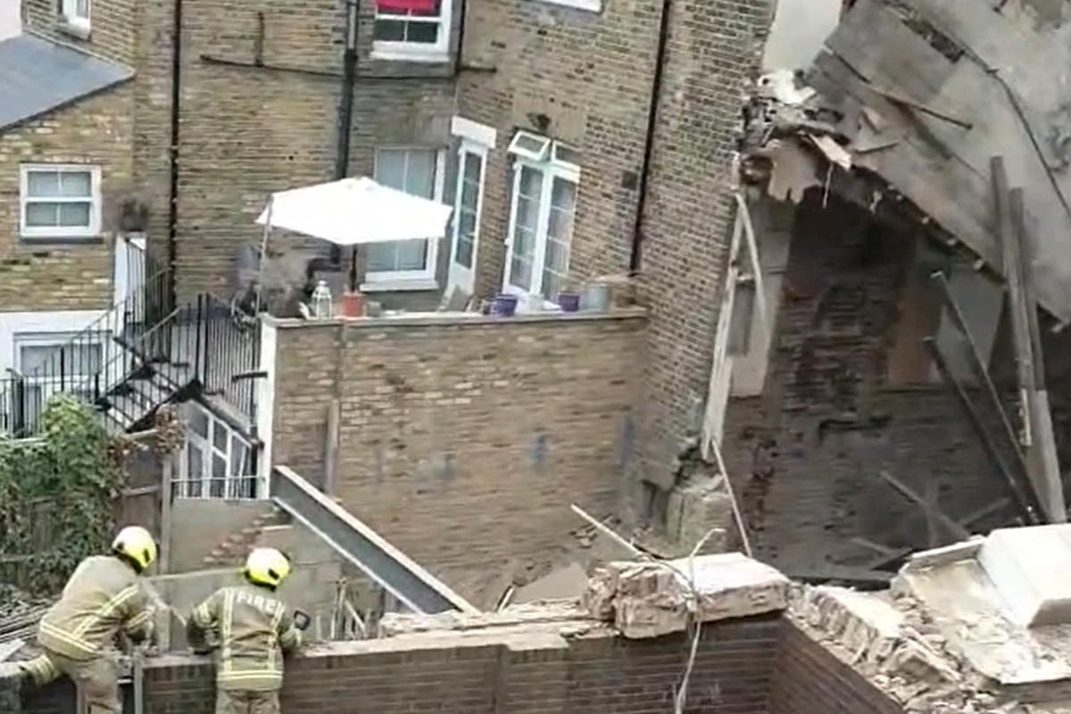 Man describes ‘scary’ moment building nearby in Hackney collapses Man describes ‘scary’ moment building nearby in Hackney collapses