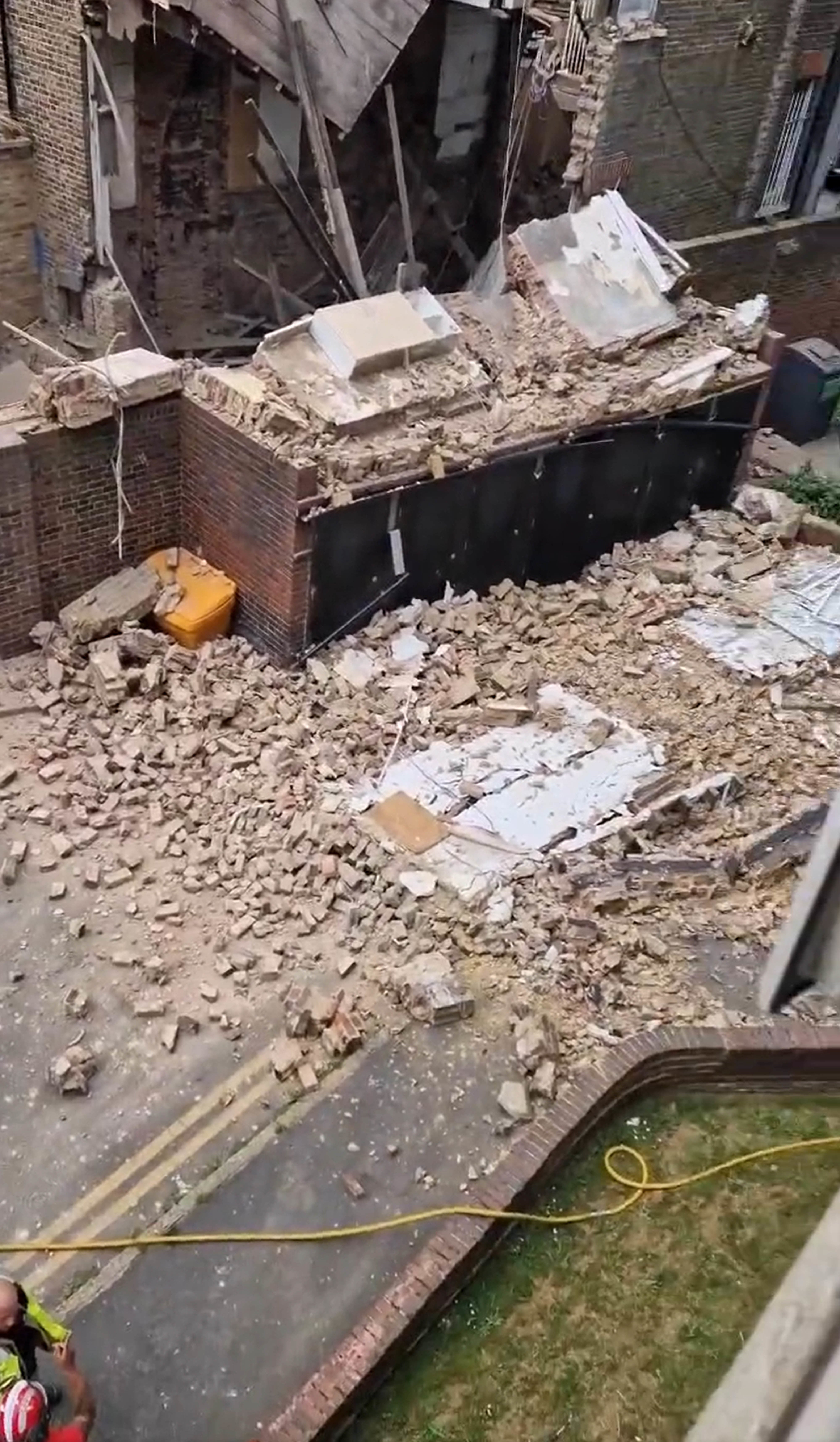 The neighbour described the sound of the collapse as ‘like an earthquake’