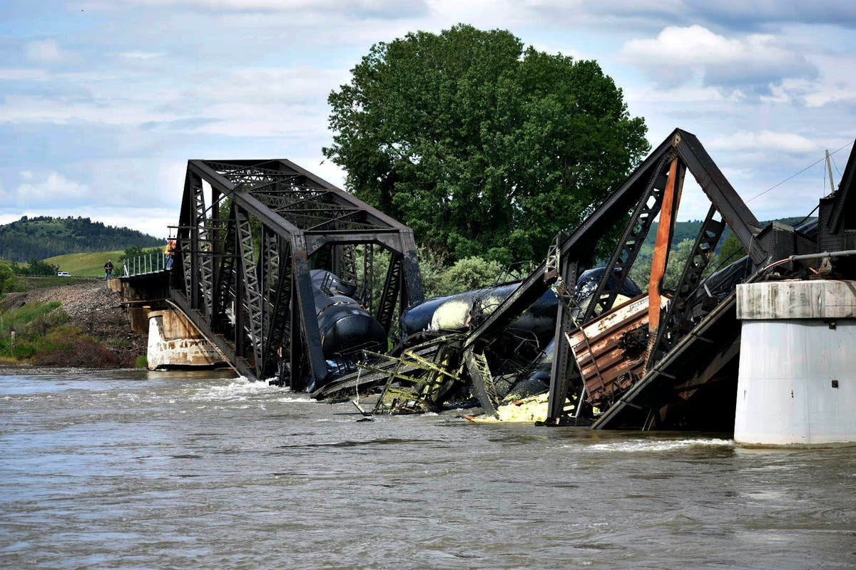 Train that plunged into Yellowstone River was carrying molten sulphur