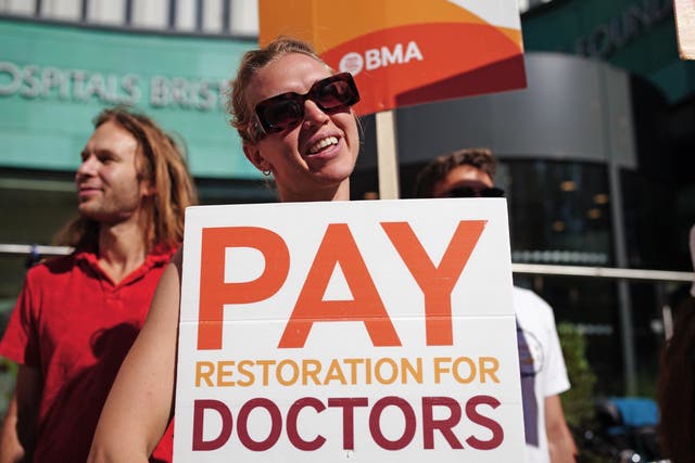 <p>Striking junior doctors from British Medical Association on the picket line </p>