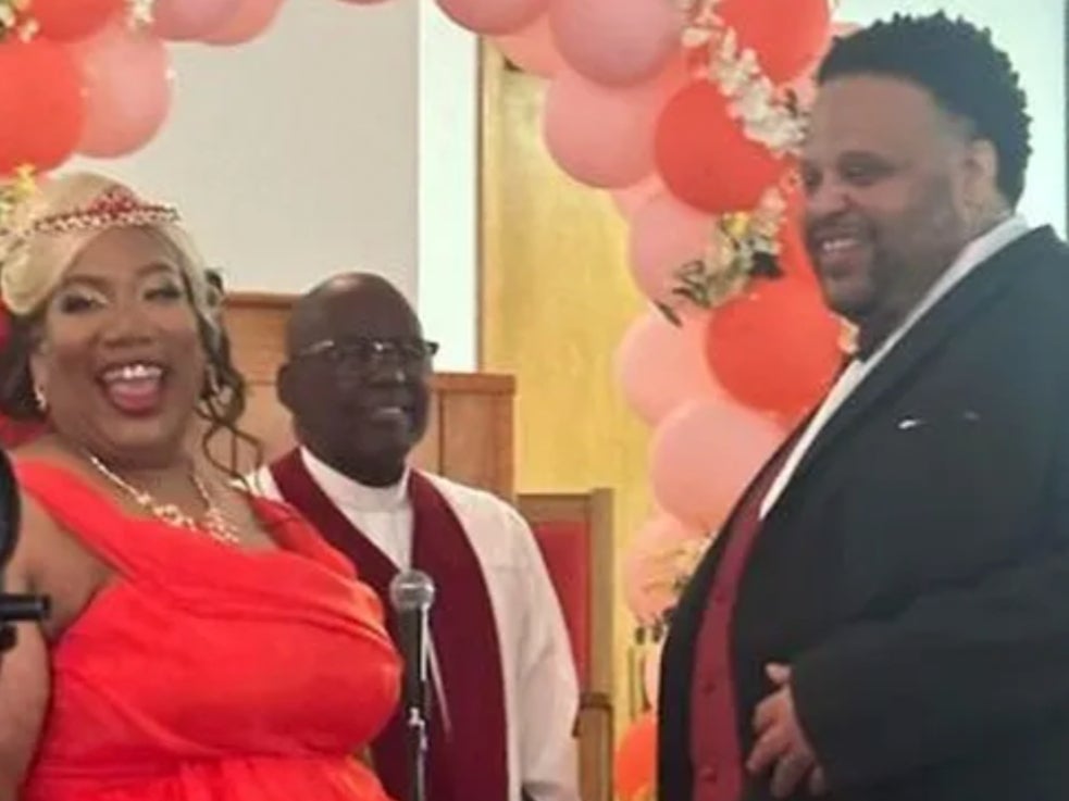 Johnnie Mae Dennis exchanged vows with her 48-year-old fiancé Toraze Davis during a ceremony on 19 June. Moments later, Davis suffered a fatal blood clot